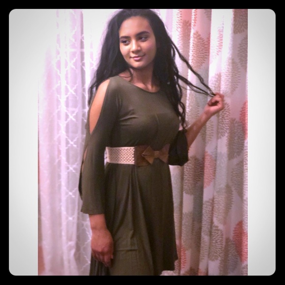 Dresses & Skirts - 🌼OLIVE SLIT SLEEVE DRESS🌼
